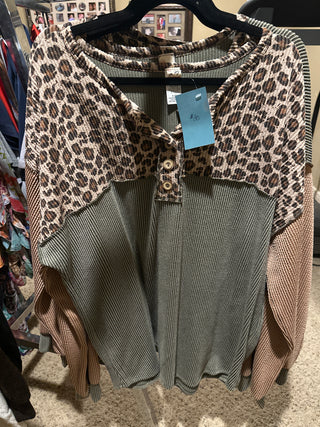 Plus size Leopard contrast ribbed top